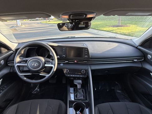 Used 2023 Hyundai Elantra Blue image 18