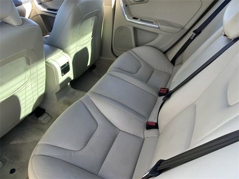 Used 2015 Volvo S60 T5 Premier image 17
