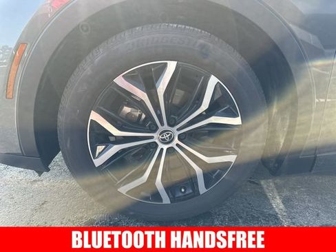 Used 2023 Toyota Crown Limited image 4