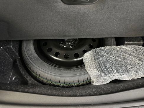 Certified 2023 Buick Envision Essence w/ Sport Touring Package image 28