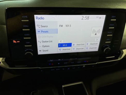 Used 2022 Toyota Sienna XLE FWD image 24