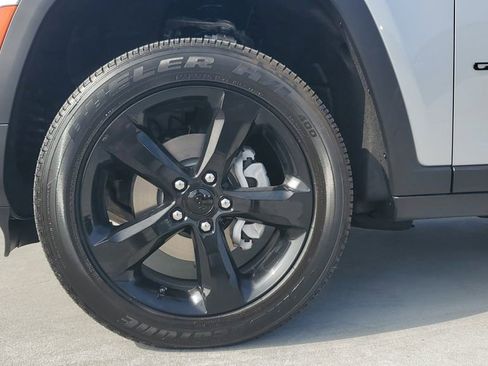 New 2025 Jeep Grand Cherokee Altitude image 7