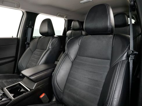 Used 2023 Mitsubishi Outlander SE image 8