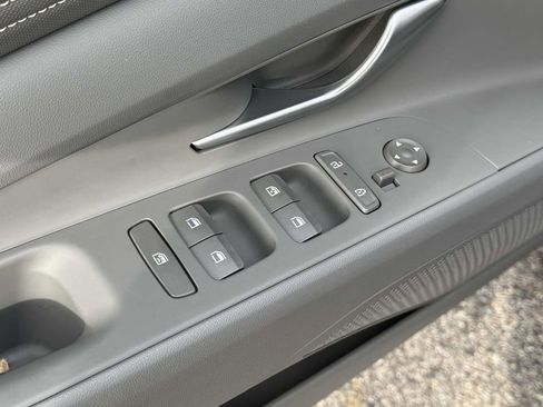 Certified 2025 Hyundai Elantra Sport image 15