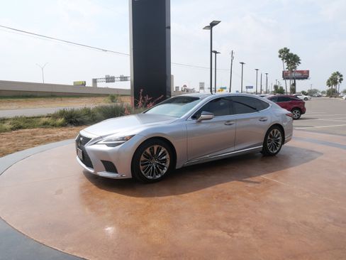Used 2023 Lexus LS 500 w/ Interior Upgrade Package image 5