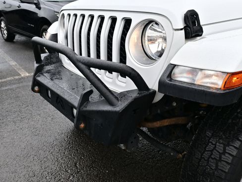 Used 2020 Jeep Gladiator Overland w/ Cold Weather Group AWD/4WD image 13