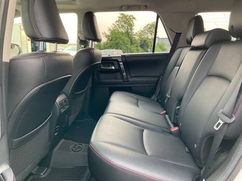 Used 2018 Toyota 4Runner TRD Off-Road Premium AWD/4WD image 9