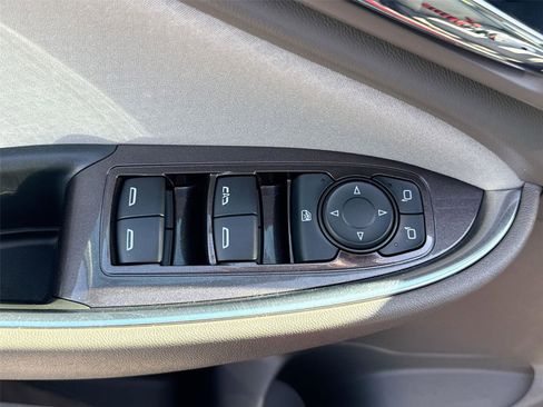 Used 2018 Chevrolet Malibu LT FWD image 12