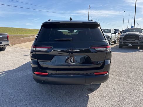 New 2025 Jeep Grand Cherokee L Altitude image 4