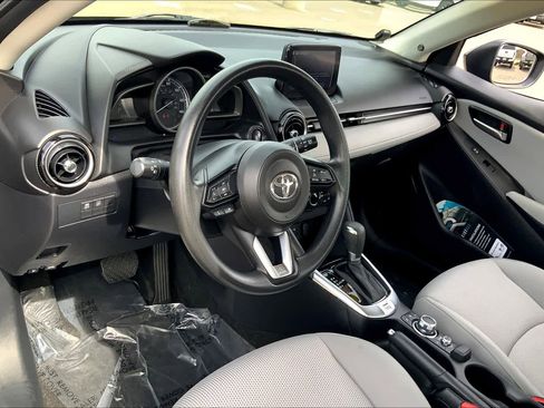 Certified 2020 Toyota Yaris LE image 17