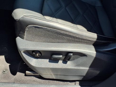 Used 2025 Volkswagen Atlas SE FWD image 4