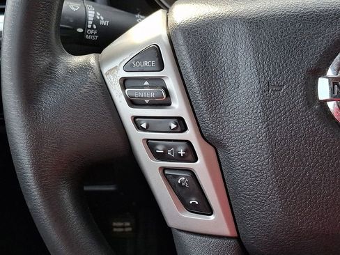 Used 2018 Nissan Titan SV image 22