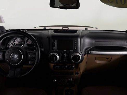 Used 2013 Jeep Wrangler Unlimited Sahara w/ Connectivity Group AWD/4WD image 30