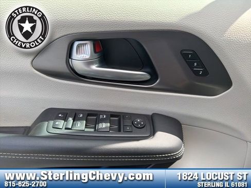 Used 2024 Chrysler Pacifica Touring-L FWD image 18