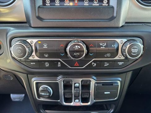 Used 2019 Jeep Wrangler Unlimited Sport S AWD/4WD image 32