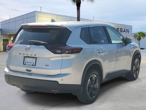 Certified 2024 Nissan Rogue SV FWD image 8