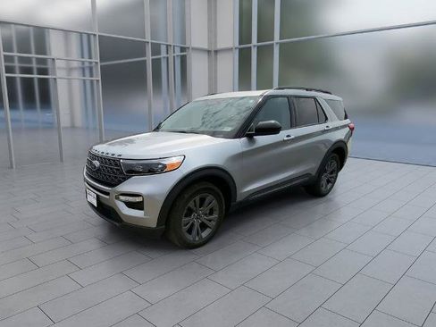 Certified 2023 Ford Explorer XLT w/ Equipment Group 202A AWD/4WD image 4