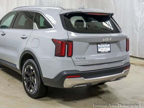 Used 2024 Kia Sorento S w/ Panoramic Sunroof Package image 7