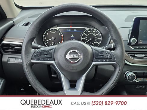 Used 2025 Nissan Altima 2.5 SV FWD image 13