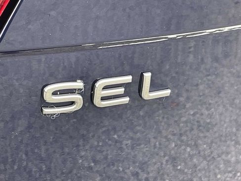 Used 2022 Volkswagen Tiguan SEL R-Line image 10