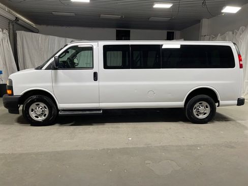 Used 2023 Chevrolet Express 3500 LS RWD image 4