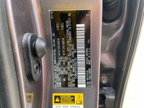 Used 2019 Toyota Highlander Plus AWD/4WD image 32