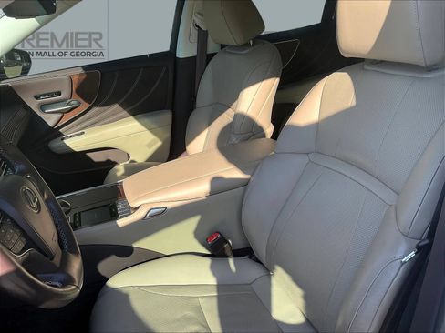 Used 2020 Lexus LS 500 w/ Accessory Package (Z2) RWD image 17