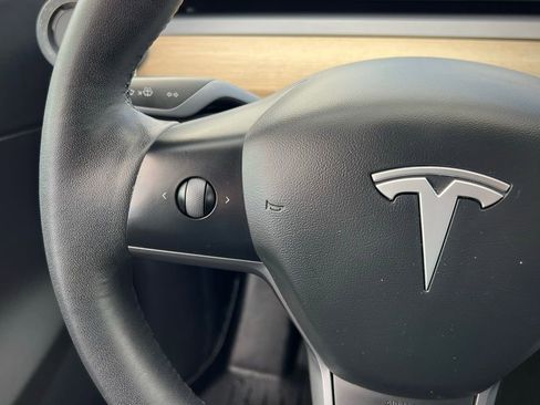 Used 2021 Tesla Model Y Long Range image 41