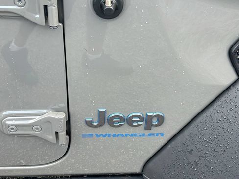 Used 2023 Jeep Wrangler Unlimited AWD/4WD image 9