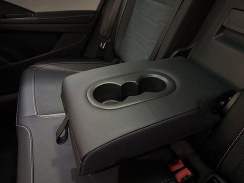 Certified 2025 Volkswagen Taos SE w/ Panoramic Sunroof Package image 31