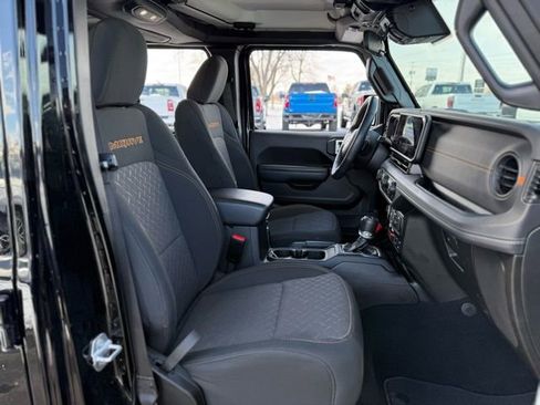 Used 2024 Jeep Gladiator Mojave w/ Convenience Group image 16