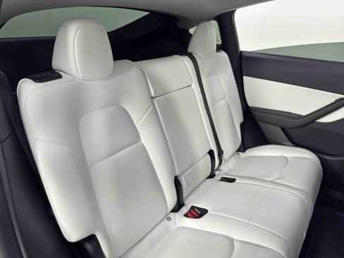 Used 2021 Tesla Model Y Long Range image 39