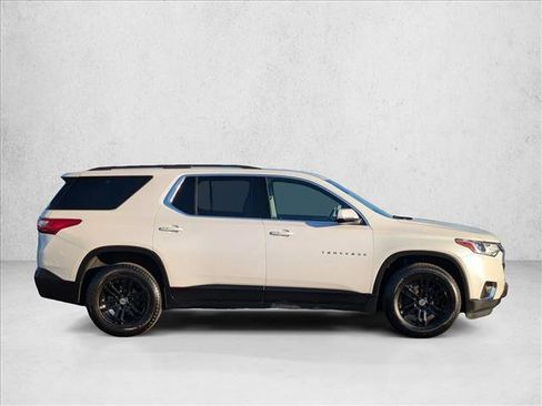 Used 2020 Chevrolet Traverse LT image 4