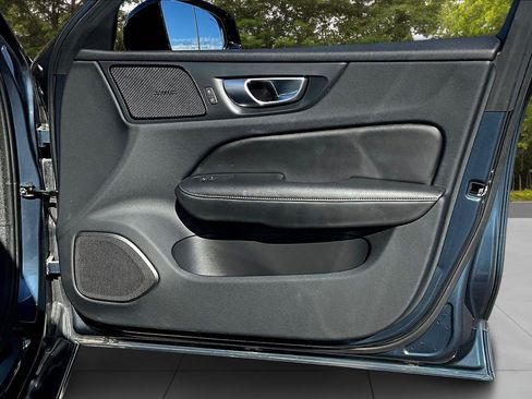 Used 2024 Volvo S60 B5 Plus image 31