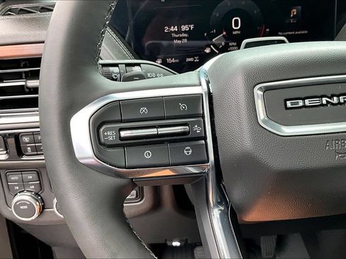 Used 2025 GMC Yukon Denali w/ Denali Reserve Package AWD/4WD image 11