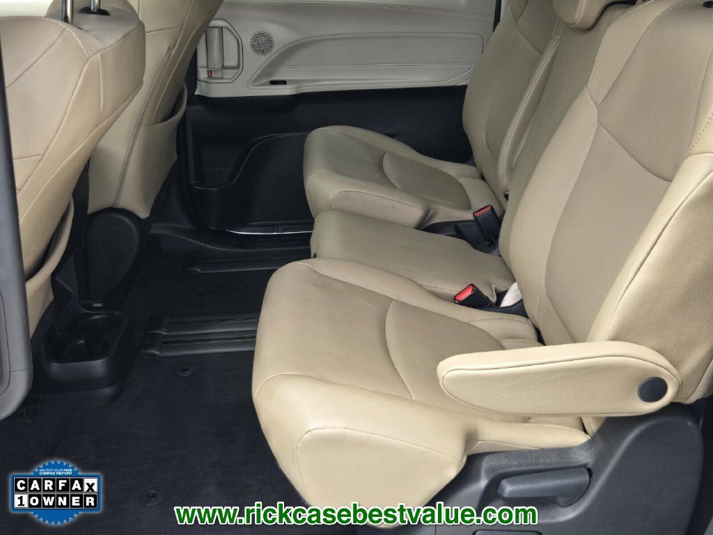 Used 2024 Toyota Sienna XLE FWD image 12