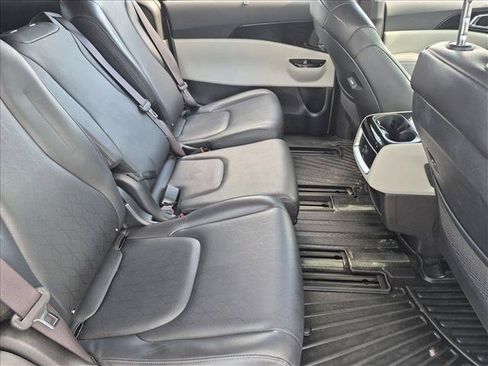 Used 2024 Kia Carnival EX FWD image 19