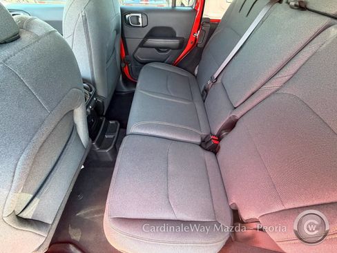 Used 2025 Jeep Wrangler Unlimited Sahara AWD/4WD image 17
