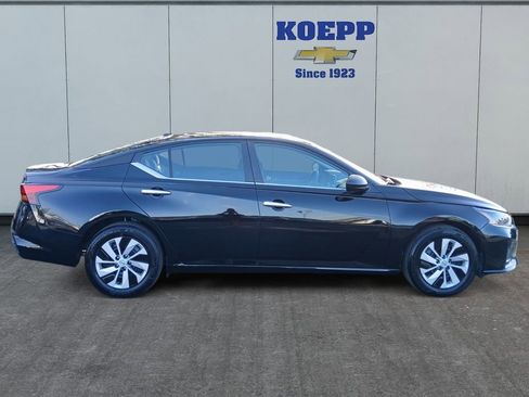 Used 2025 Nissan Altima 2.5 S FWD image 6
