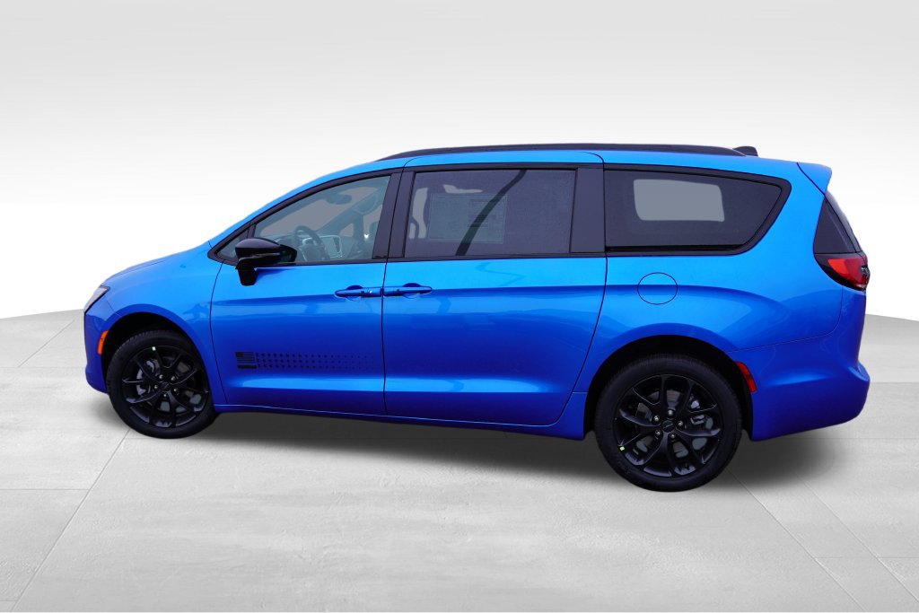 New 2027 Chrysler Pacifica Select AWD/4WD image 6