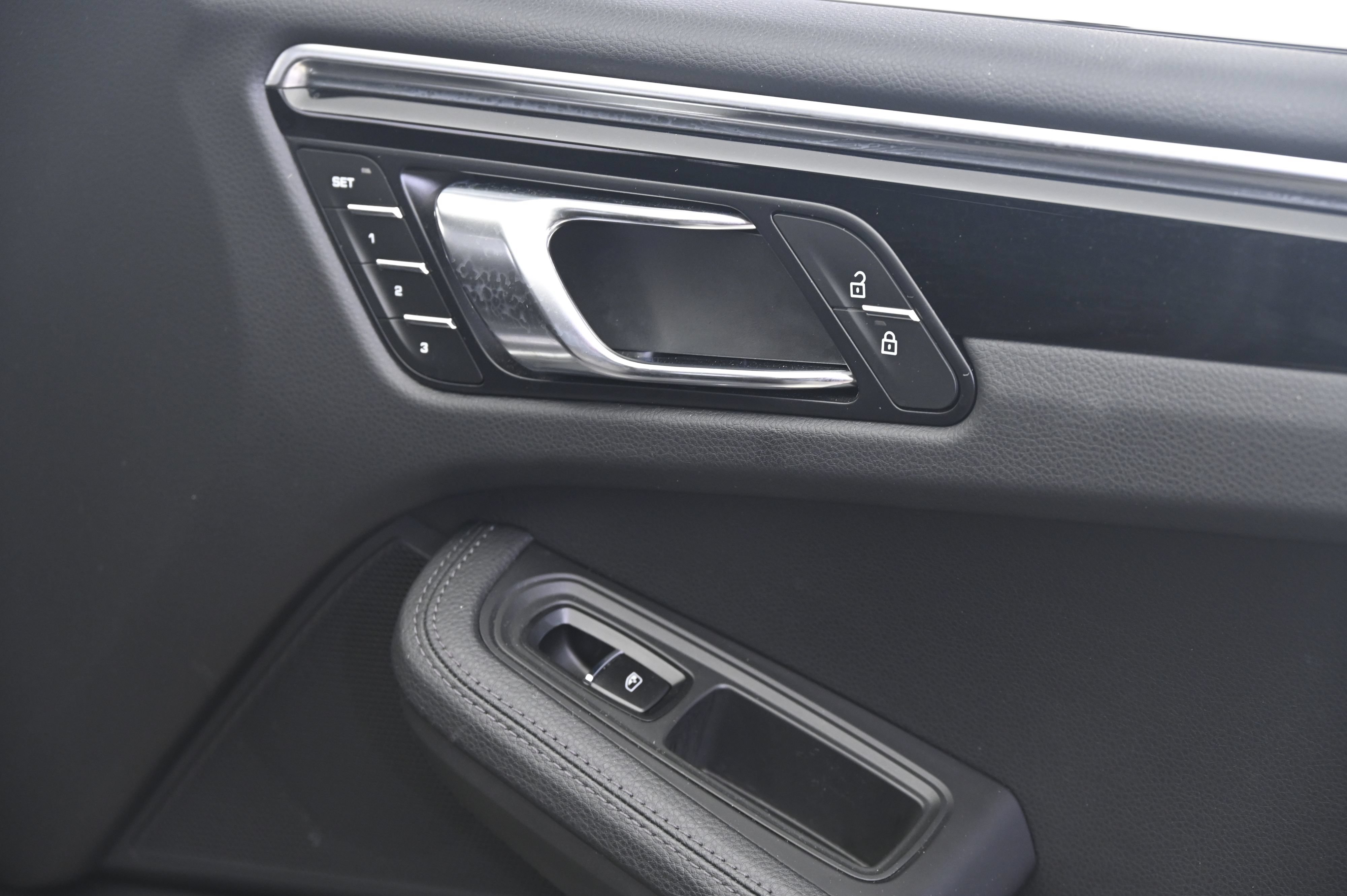Certified 2023 Porsche Macan S AWD/4WD image 21