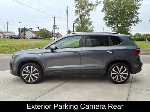 Used 2023 Volkswagen Taos SE FWD image 4