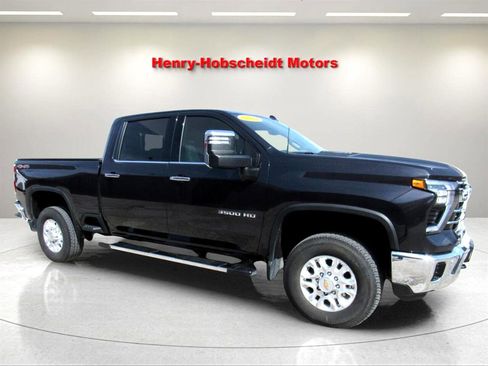 Used 2024 Chevrolet Silverado 3500 LTZ w/ LTZ Convenience Package image 9