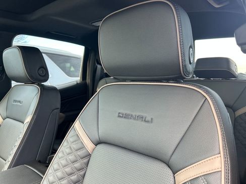 New 2026 GMC Canyon Denali image 14