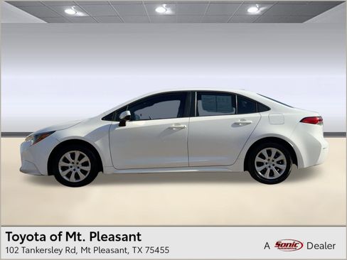 Used 2022 Toyota Corolla LE image 1