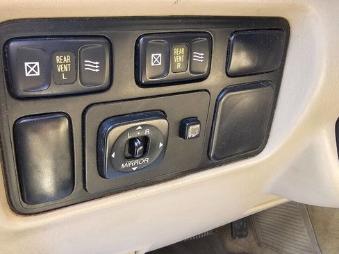 Used 2000 Lexus LX 470 4WD image 17