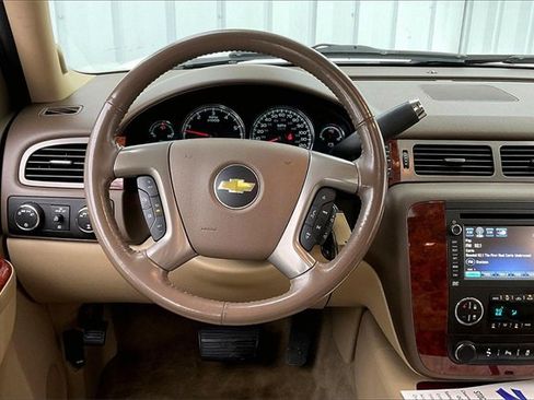 Used 2013 Chevrolet Suburban LTZ image 5