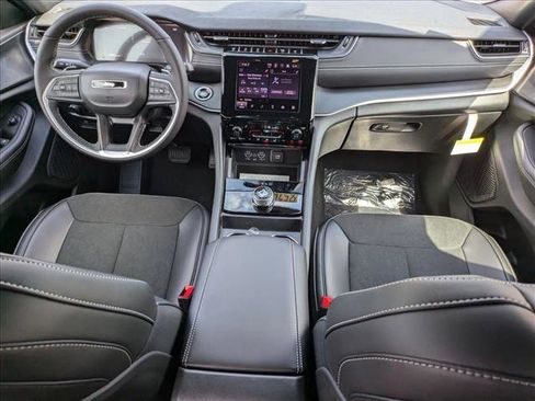 New 2025 Jeep Grand Cherokee L Altitude image 15