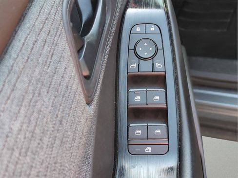 Used 2023 Nissan Rogue S FWD image 16