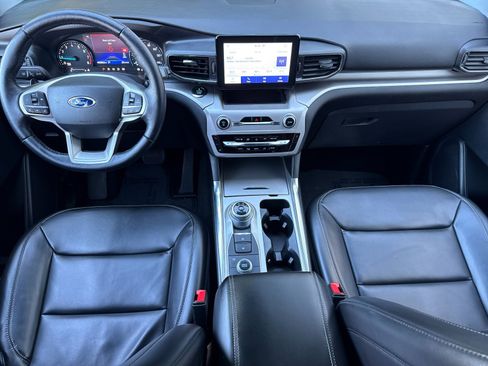 Used 2021 Ford Explorer XLT w/ Equipment Group 202A image 13